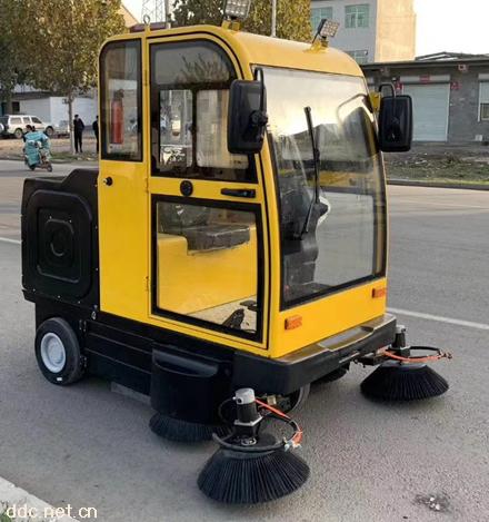 街道道路电动扫地车